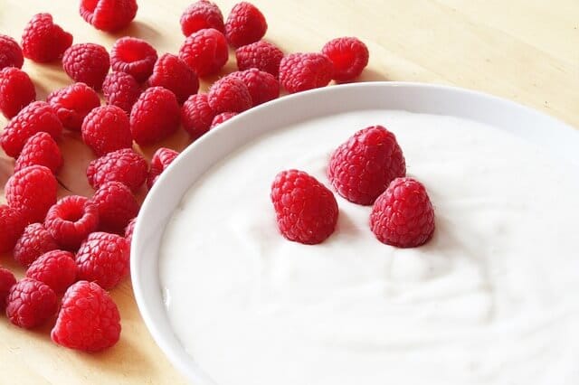 Eine gesunde Darmflora mit Naturjoghurt